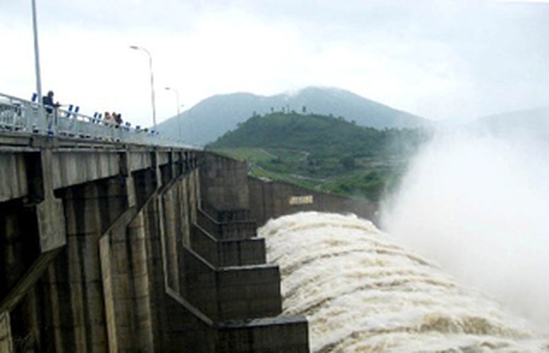 Khắc phục sự cố tắc cống dẫn nước Thủy điện sông Ba Hạ